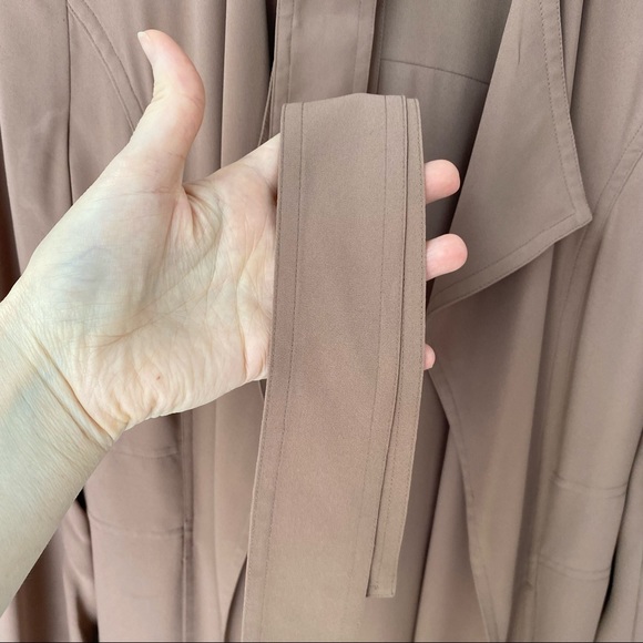 Aritzia Babaton Flowy Trench - Picture 6 of 9